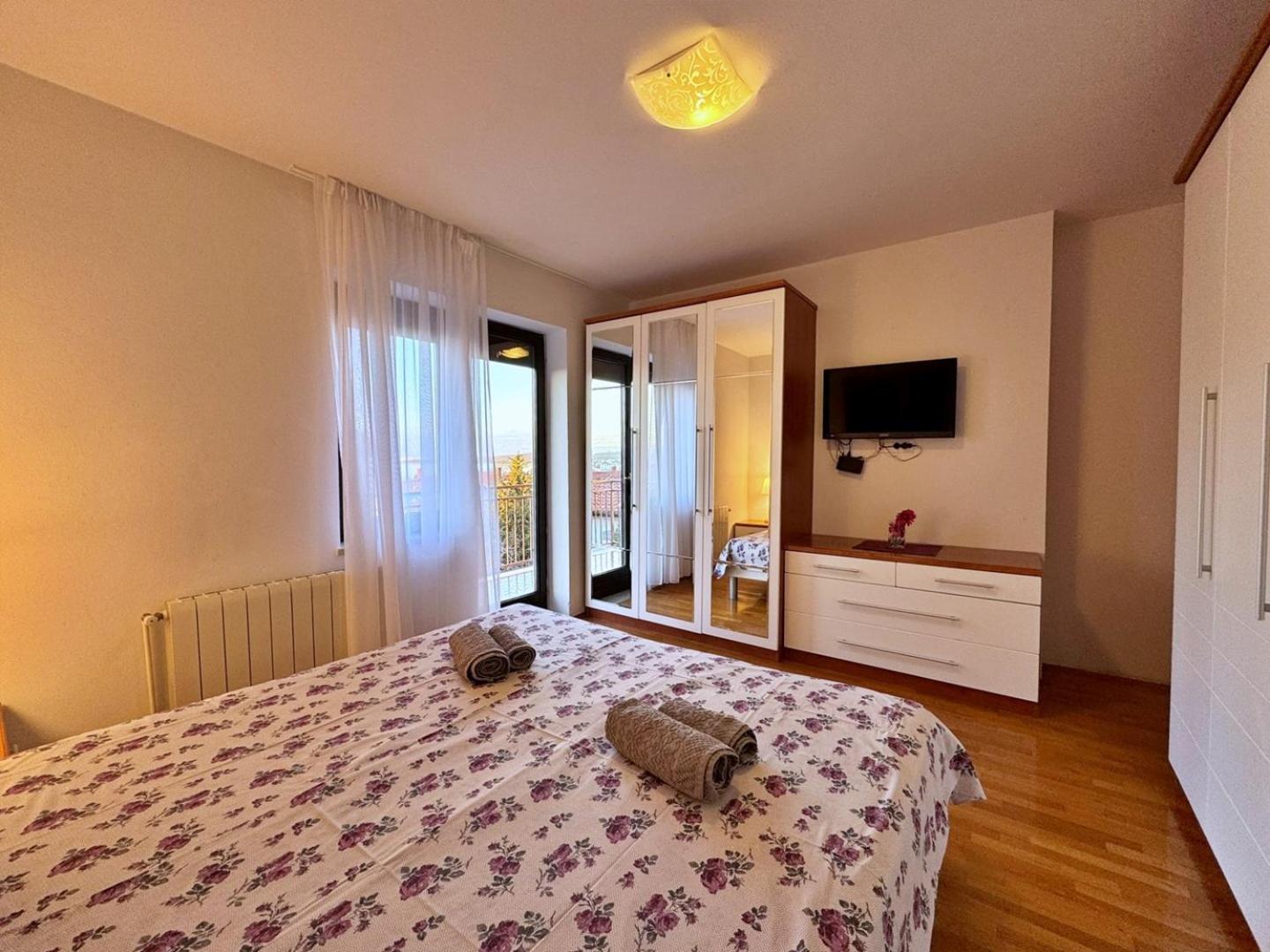 Apartments Katarina Malinska Buitenkant foto