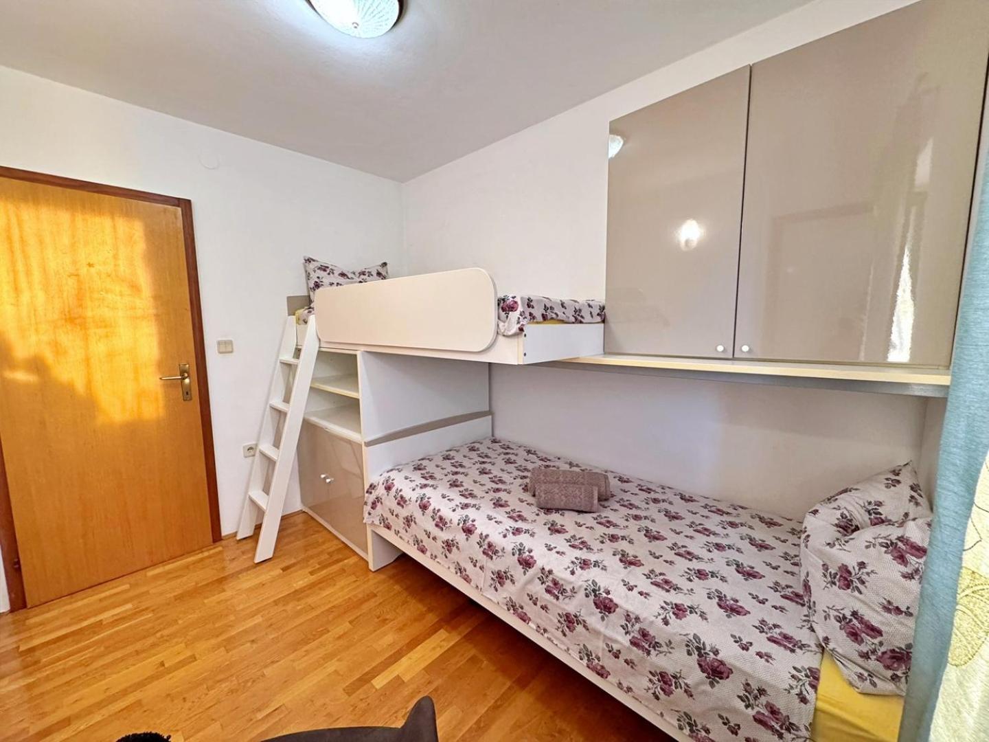 Apartments Katarina Malinska Buitenkant foto