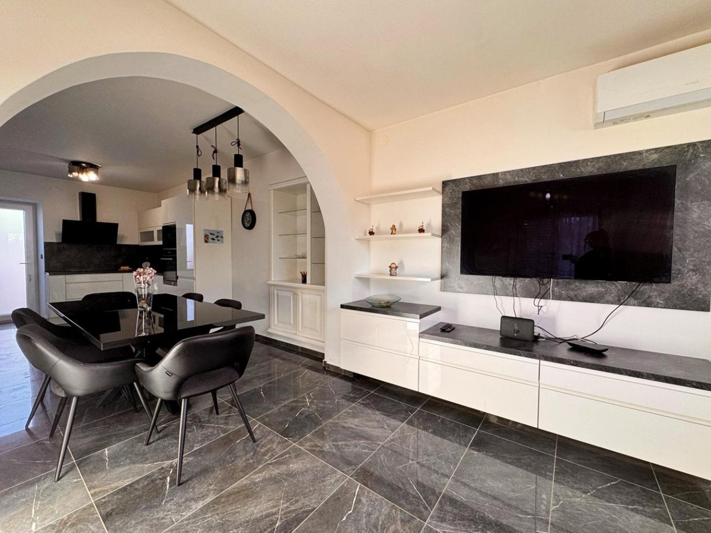 Apartments Katarina Malinska Buitenkant foto