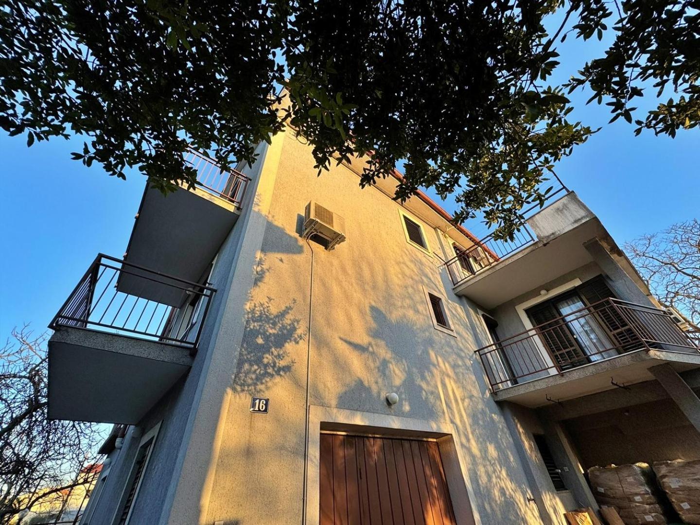 Apartments Katarina Malinska Buitenkant foto